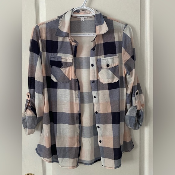 Women’s Ardene NWOT Button Up Long Sleeve - Picture 1 of 7